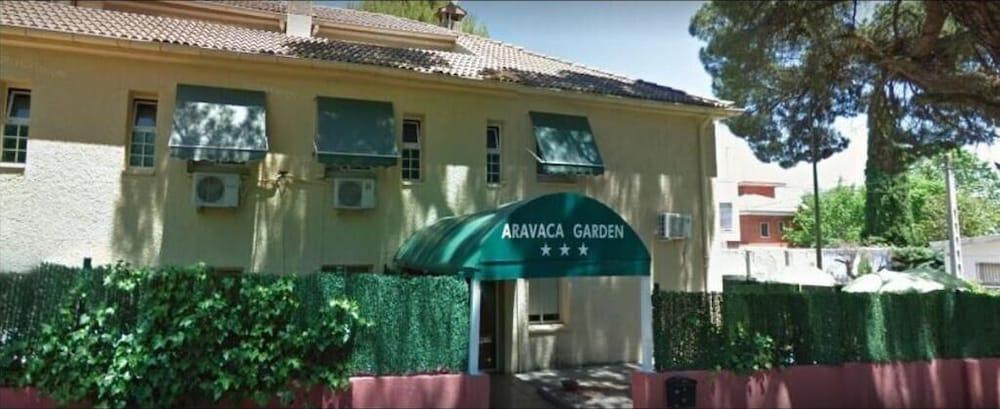 Hostal Aravaca Garden Madrid Exterior photo