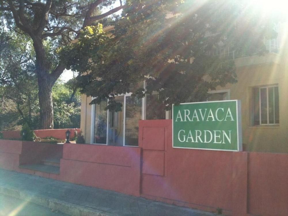 Hostal Aravaca Garden Madrid Exterior photo