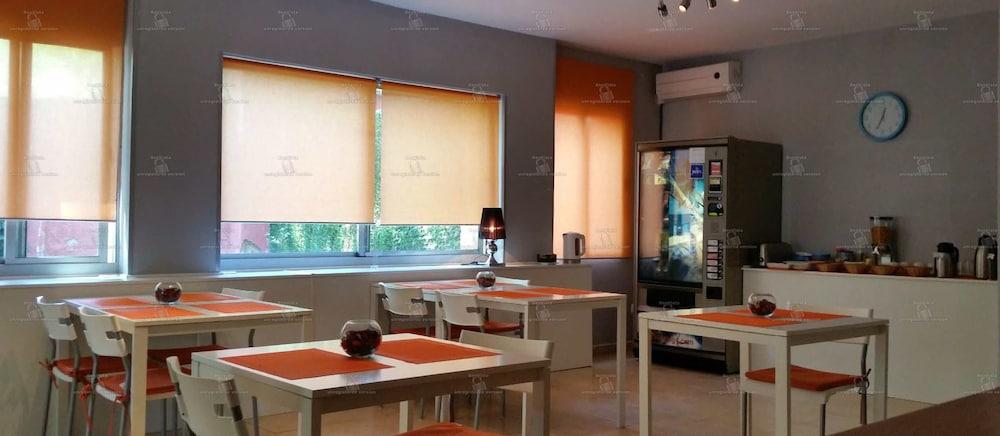 Hostal Aravaca Garden Madrid Exterior photo