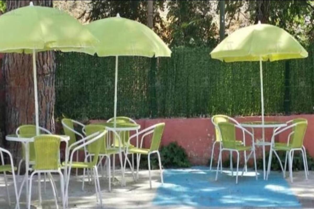 Hostal Aravaca Garden Madrid Exterior photo